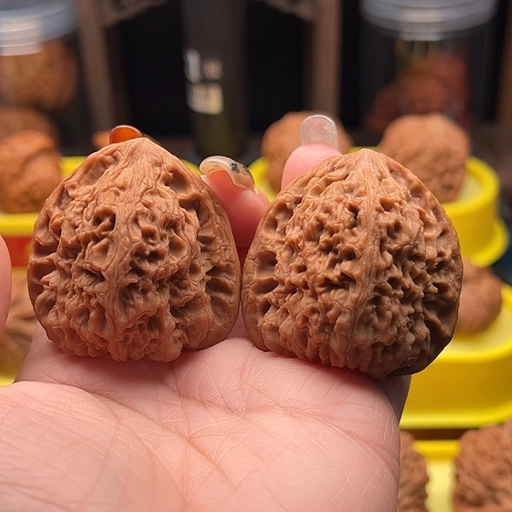 文玩核桃吊坠三角南疆 全品