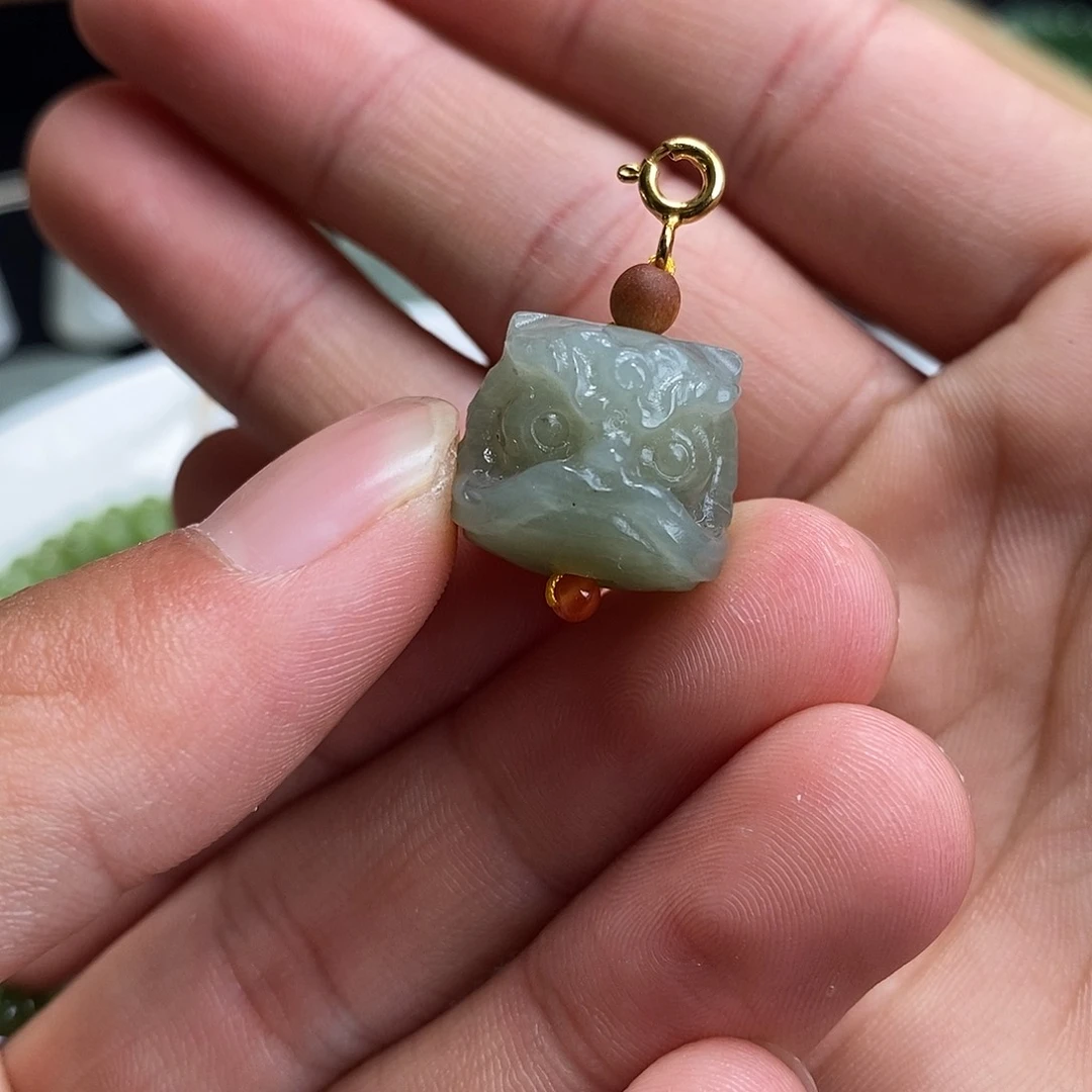 和田玉吊坠(不含链)未镶嵌且末蓝醒狮