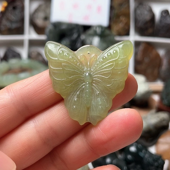 未镶嵌蛇纹石玉挂件