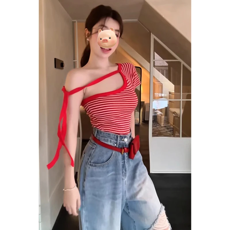 法式不规则斜肩红色条纹绑带短袖T恤女夏季修身辣妹露肩短款上衣