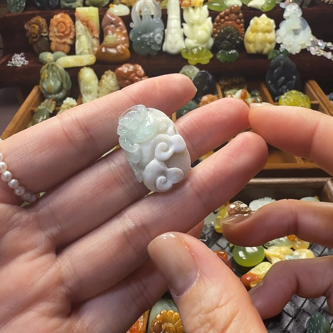 蛇纹石玉未镶嵌颈饰