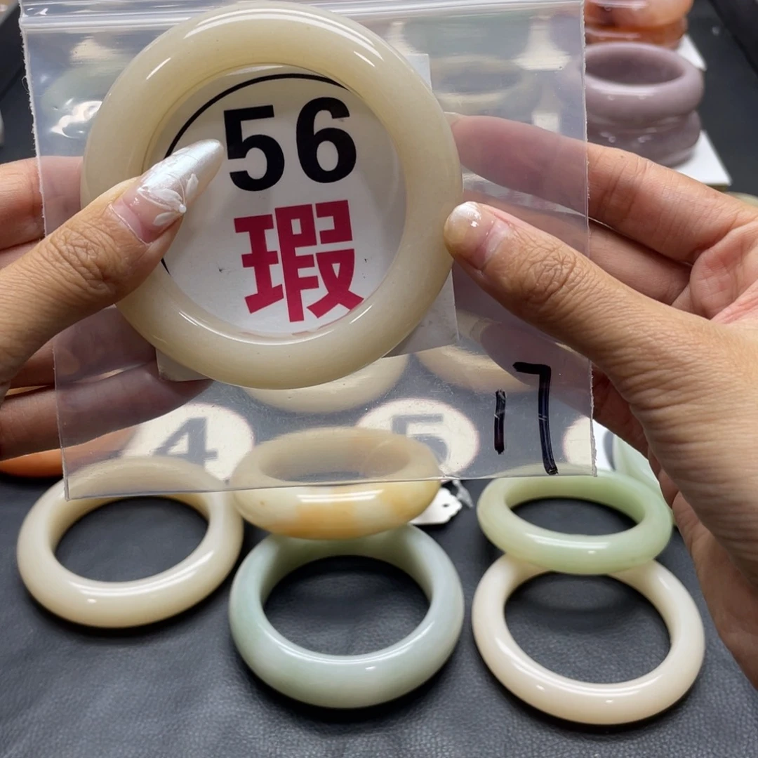 石英岩玉手镯未镶嵌
