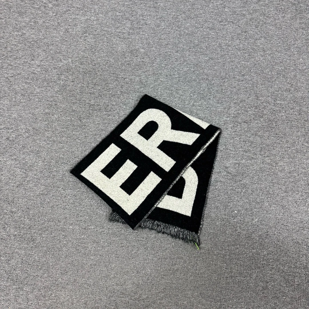 99新 AMIPARIS Burberry 大logo围巾