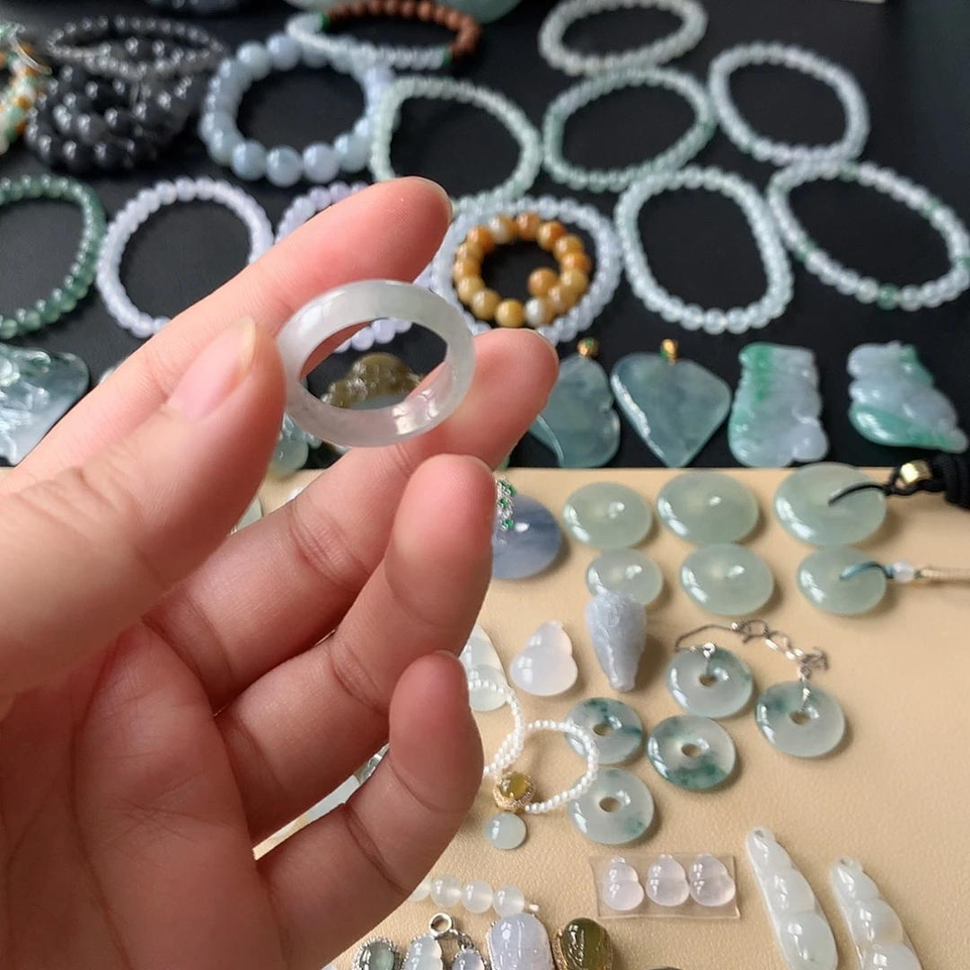 翡翠未镶嵌颈饰戒圈