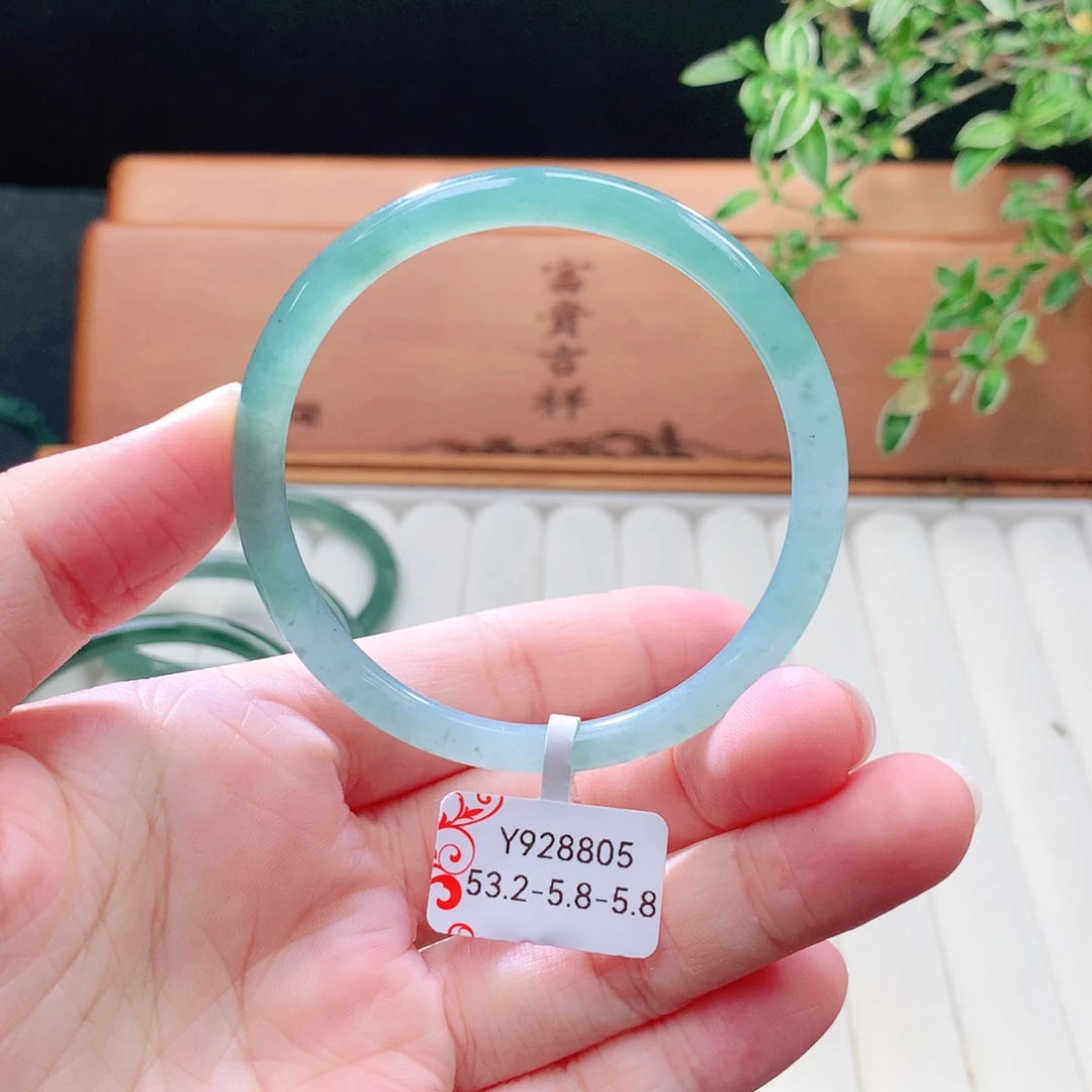 未镶嵌手镯（圆镯）翡翠