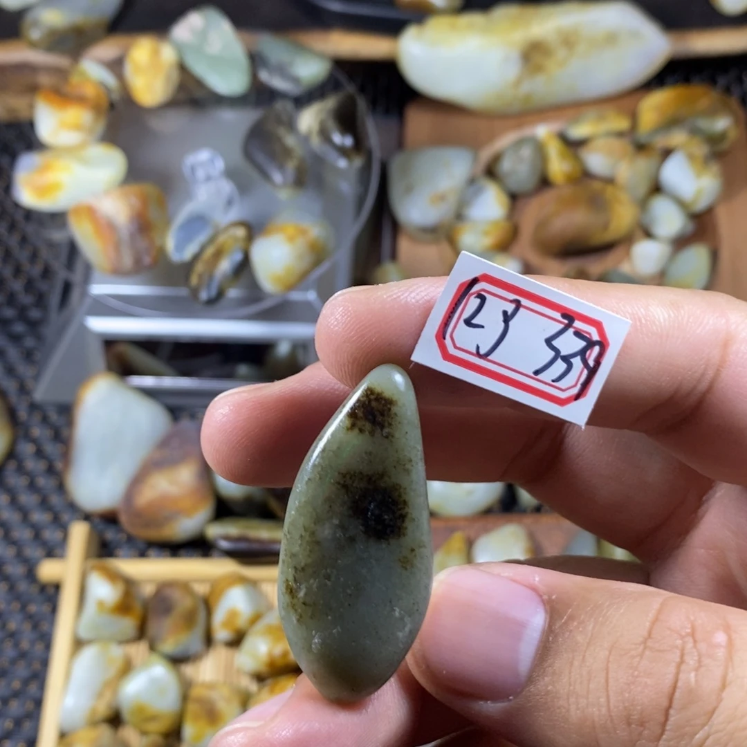和田玉（糖玉）未镶嵌挂件