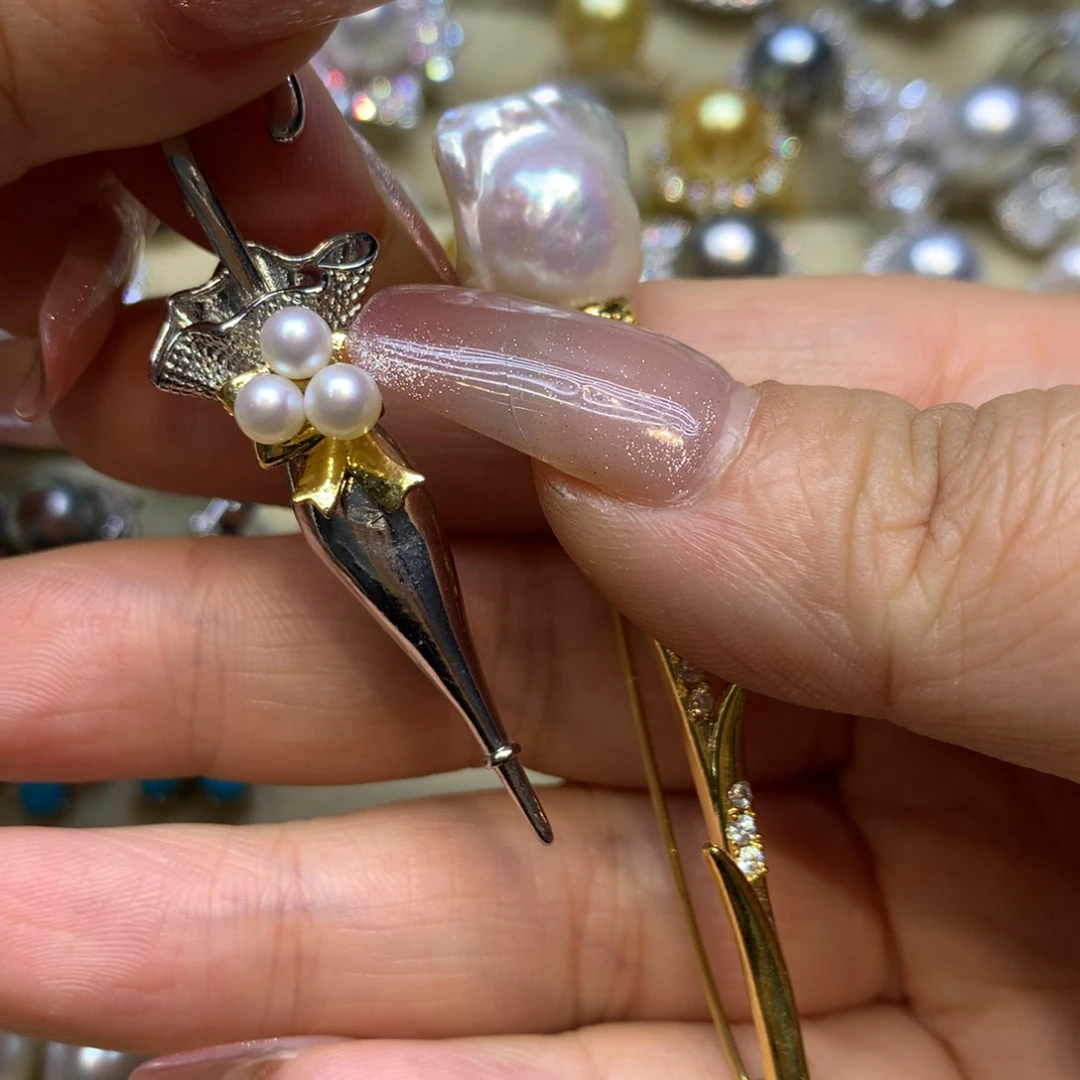 未镶嵌胸饰淡水珍珠