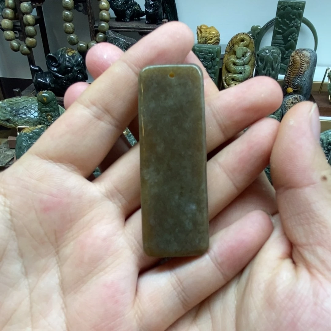 未镶嵌岫岩老玉（透闪石质玉）把件