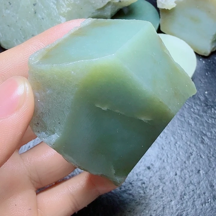和田玉（糖玉）未镶嵌珠宝奇石