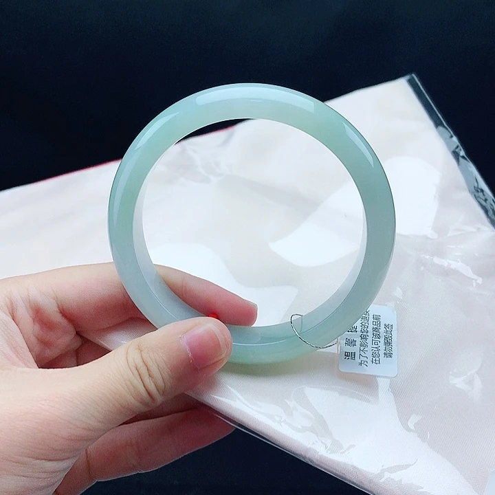 翡翠手镯未镶嵌58圈