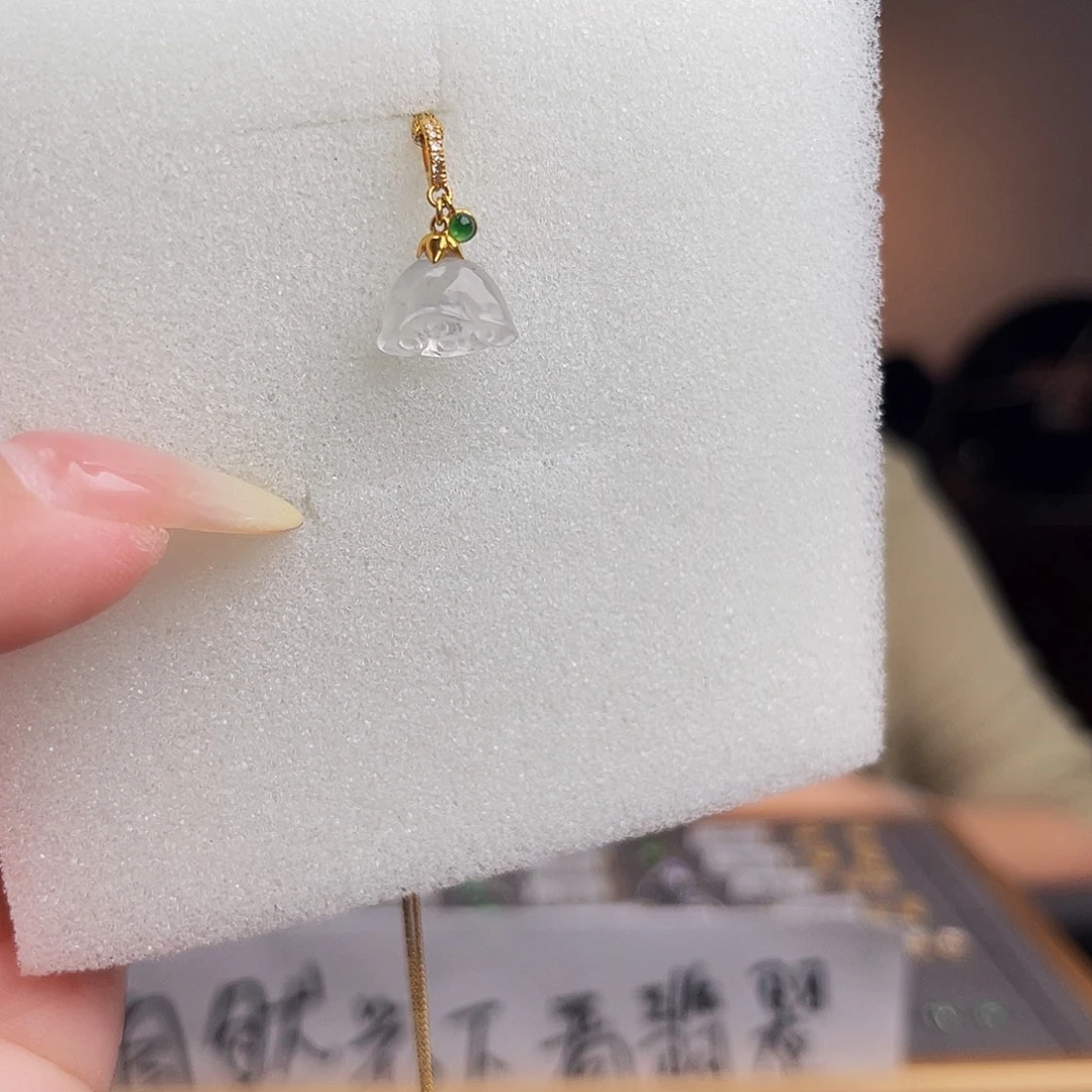 吊坠(不含链)18K金镶嵌翡翠缅料A货。中地大质检发货