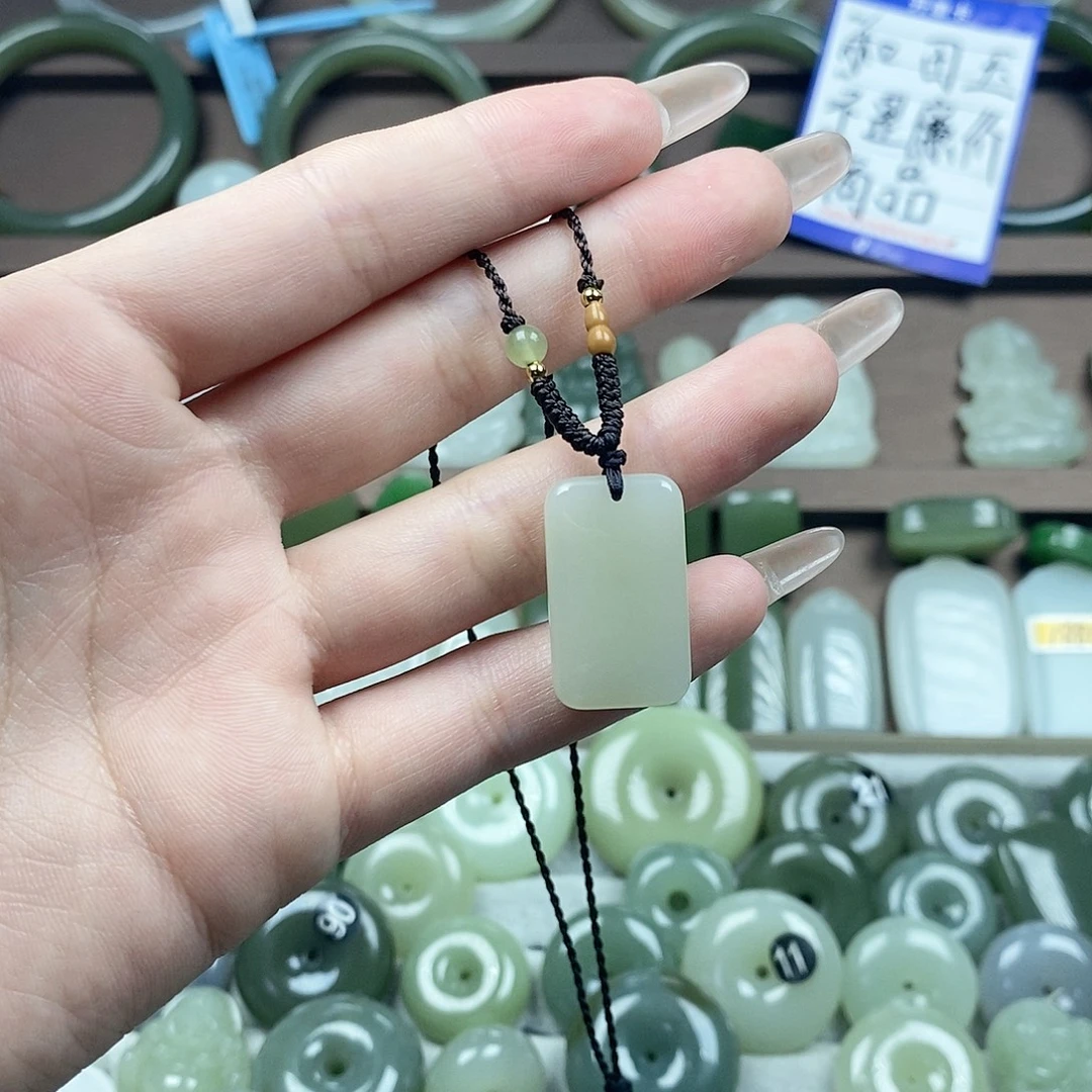 颈饰未镶嵌和田玉无事牌