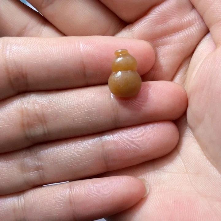 小***，定制翡翠未镶嵌天然缅甸翡翠A货红翡葫芦不退不换