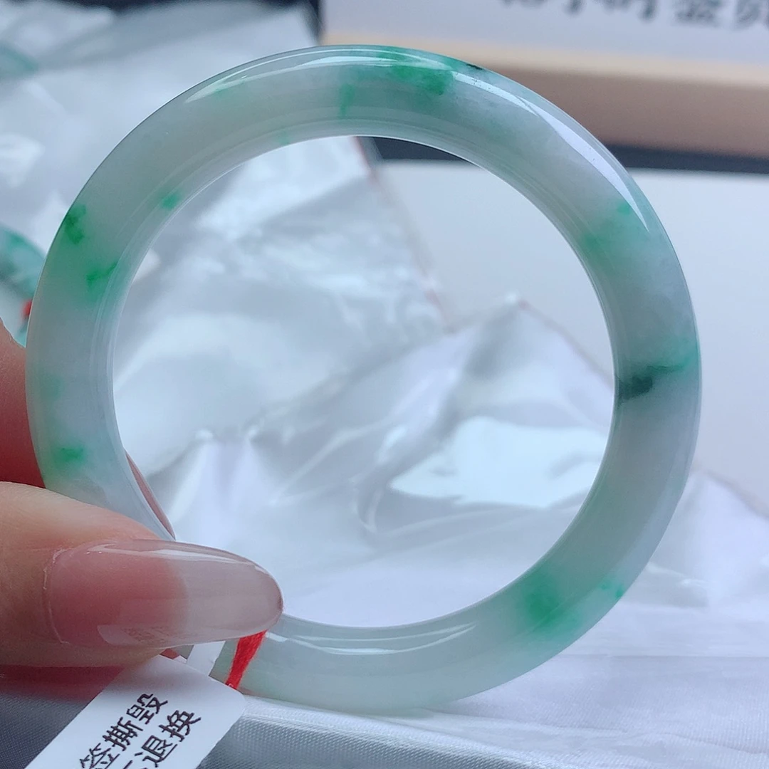 翡翠手镯未镶嵌55圈口