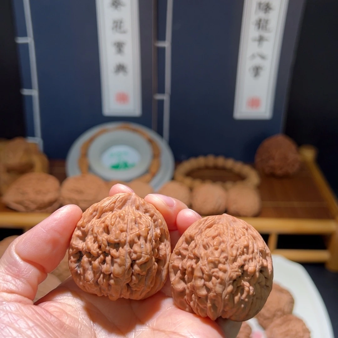 秦***狼把件文玩核桃过江龙