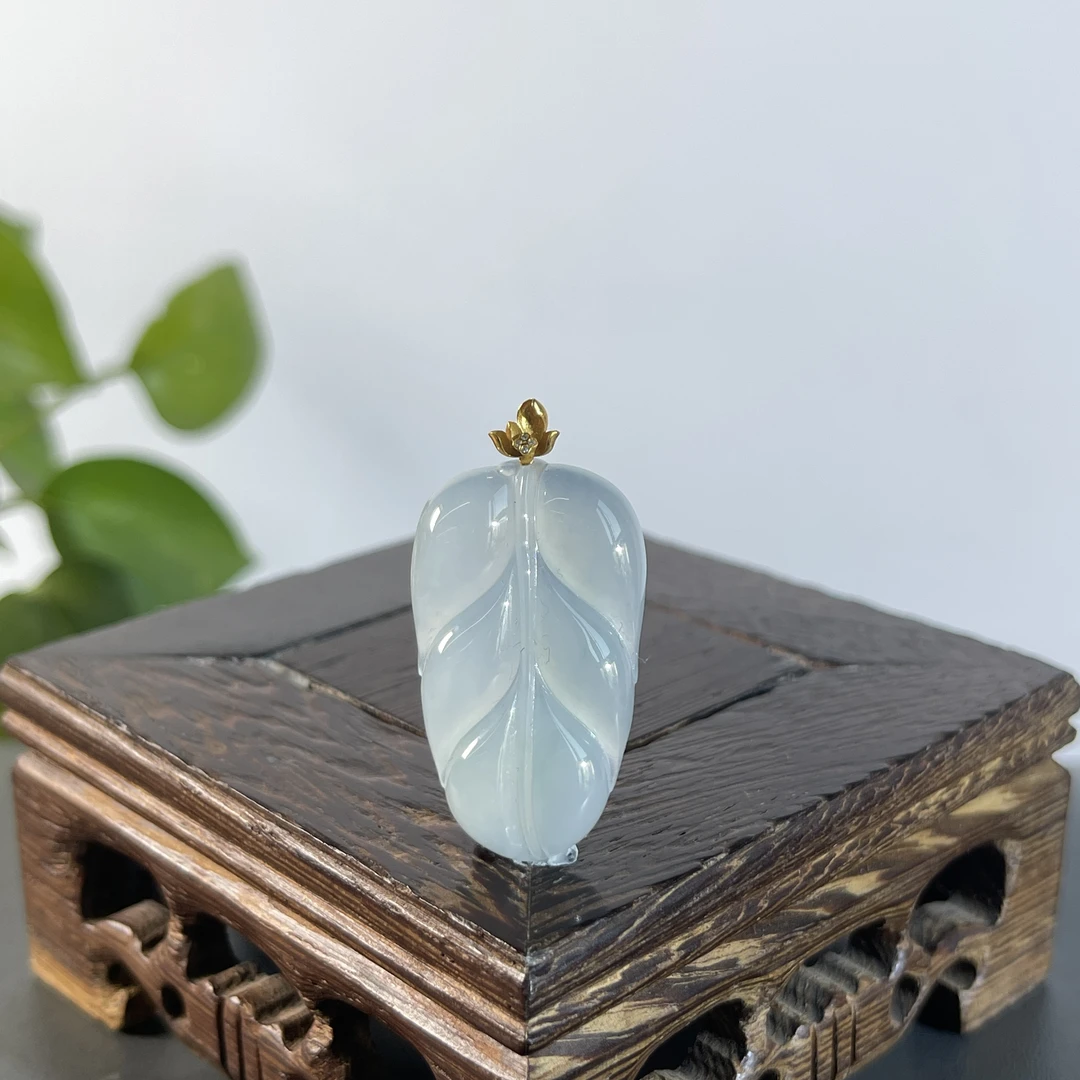 JYA06-104  天然翡翠缅甸A货 18K扣头金枝玉叶