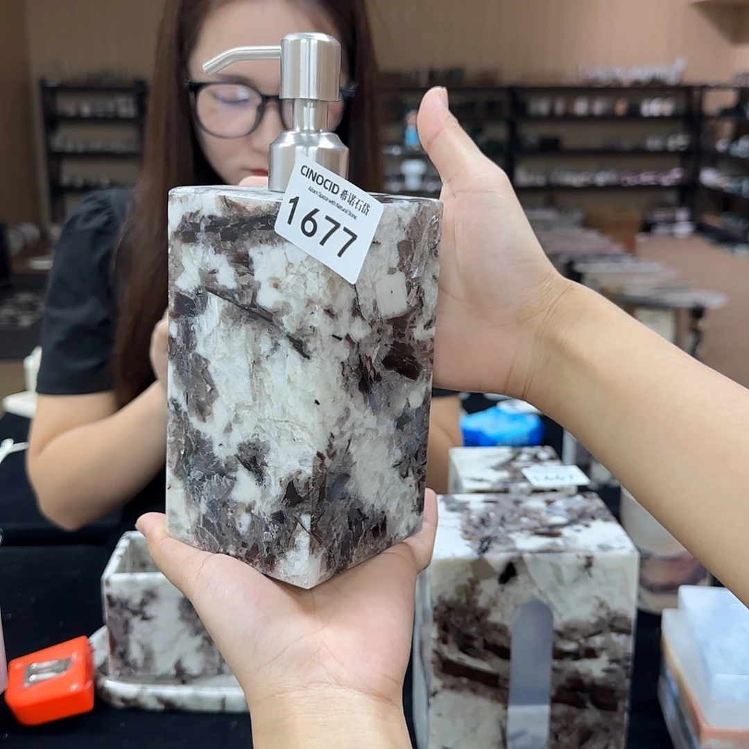 M***?1677千山暮雪洗手液瓶福利
