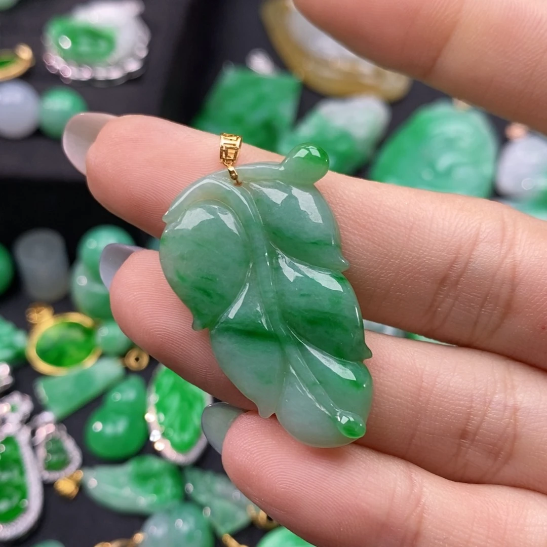 翡翠颈饰18K金镶嵌翡翠