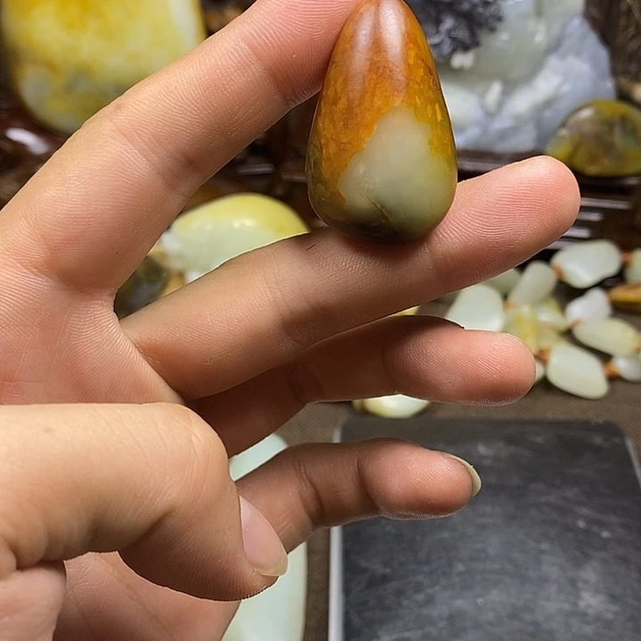 和田玉未镶嵌把件