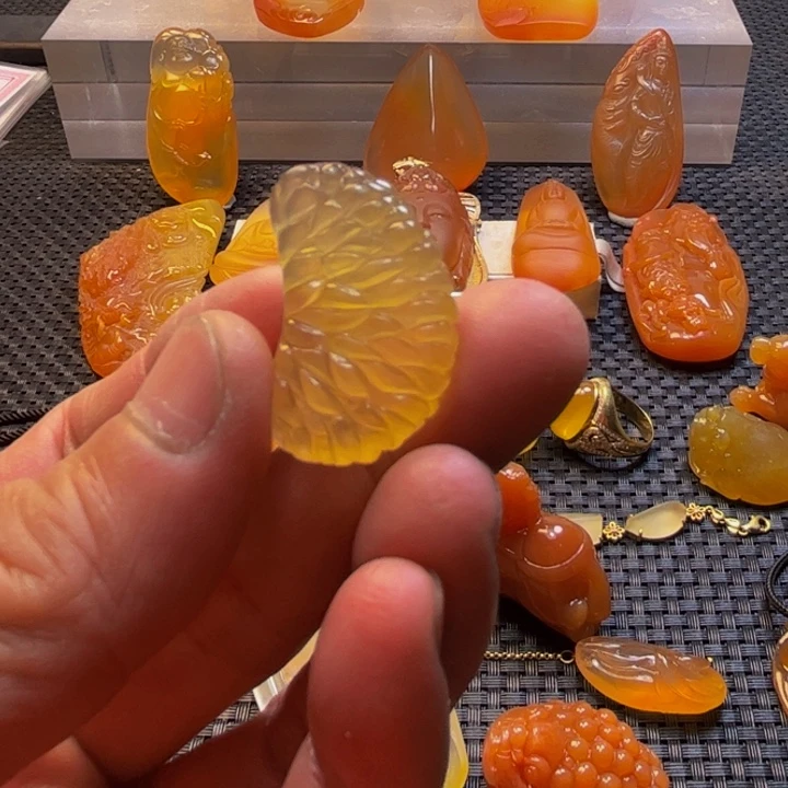 真***本石英质玉未镶嵌旦面
