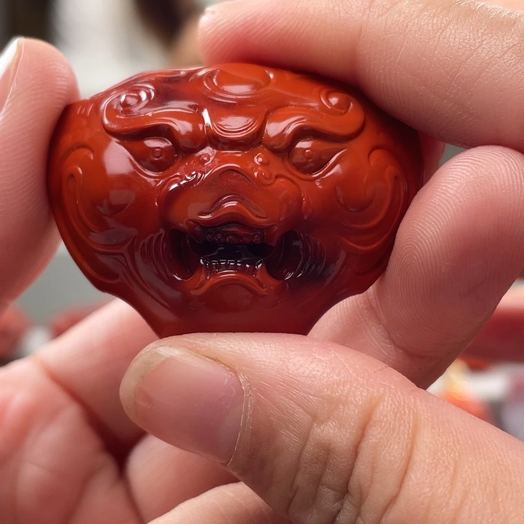 小***子南红玛瑙未镶嵌颈饰