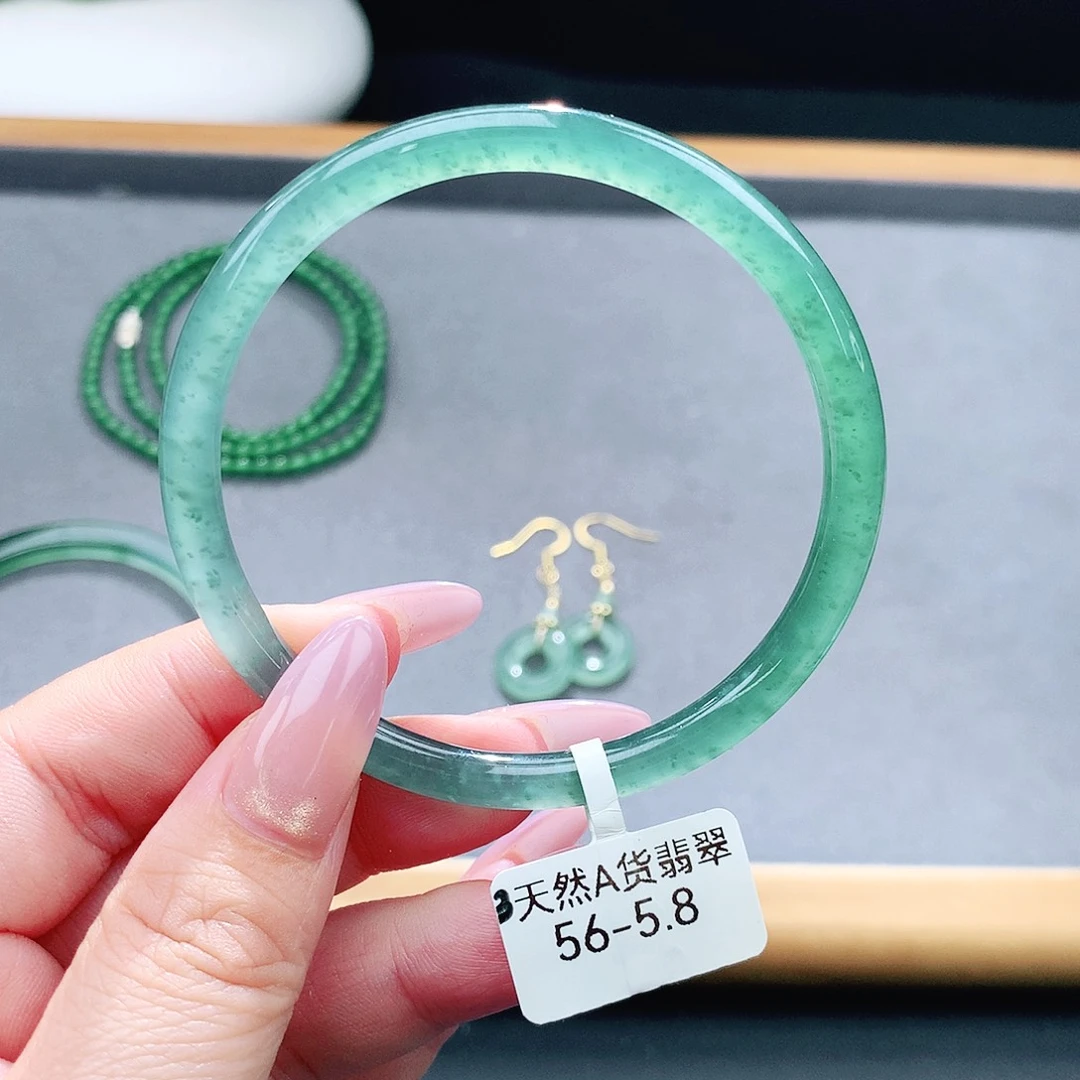 未镶嵌手镯（圆镯）翡翠