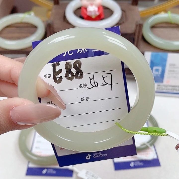 和田玉未镶嵌手镯