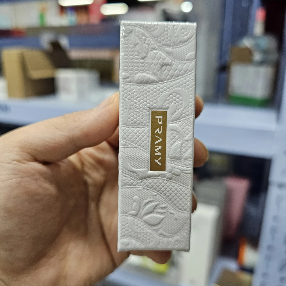 致轻如雾蕾丝口红（颜色随机发）