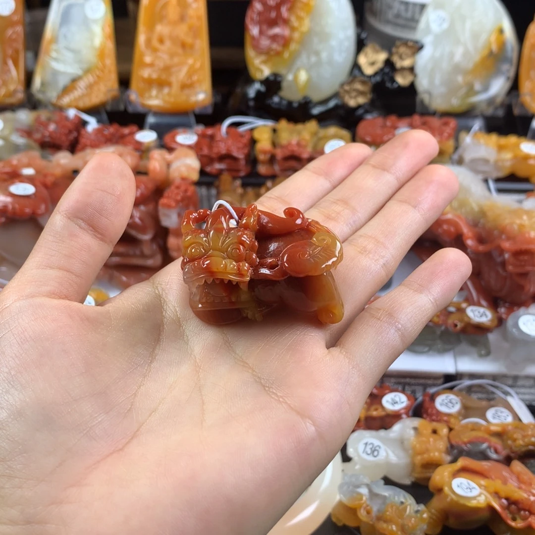 東***店石英质玉（黄龙玉）未镶嵌挂件