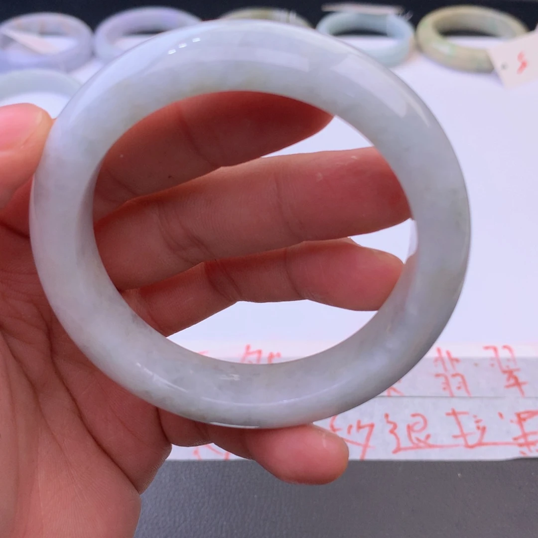 翡翠手镯未镶嵌4568888889889