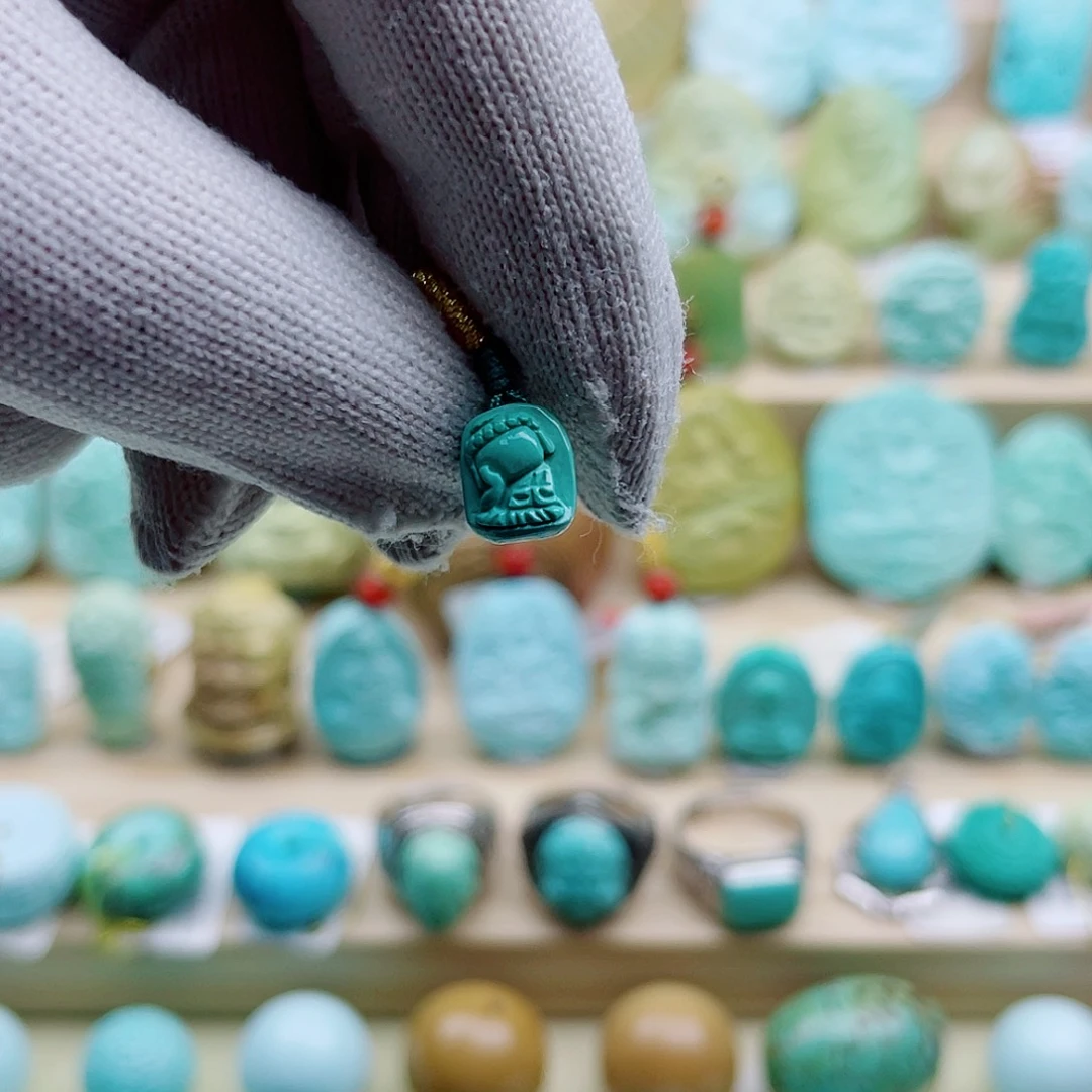 绿松石未镶嵌珠宝奇石