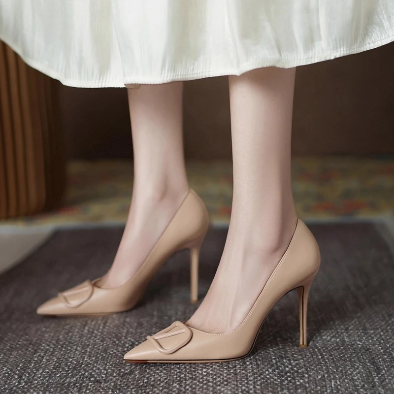 裸色 V扣高跟鞋女2025新款性感御姐细跟尖头漆皮浅口气质名媛单鞋