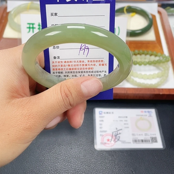 和田玉未镶嵌手镯