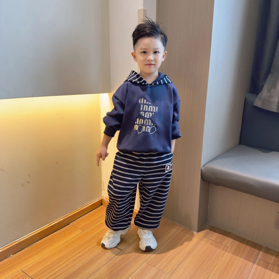 男童连帽卫衣套装秋季2025新款儿童春秋款帅气男孩宝宝运动条纹裤