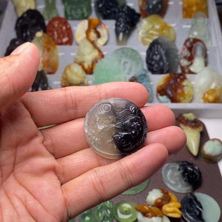 蛇纹石玉未镶嵌颈饰我****崽