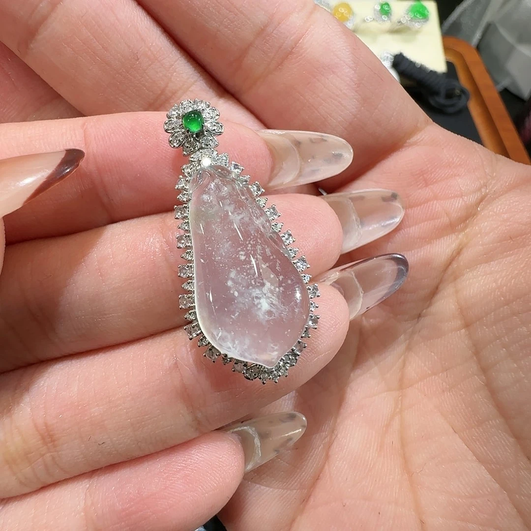 【闪购商品】颈饰18K金镶嵌翡翠