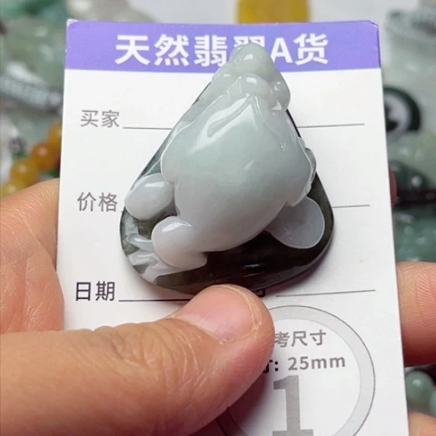 翡翠颈饰未镶嵌m****妹金蟾