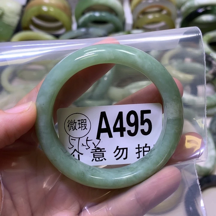 郑***儿未镶嵌蛇纹石玉手镯