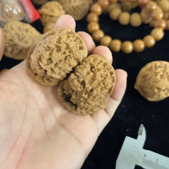 把件文玩核桃44左右微微瑕夹板官帽，编号038