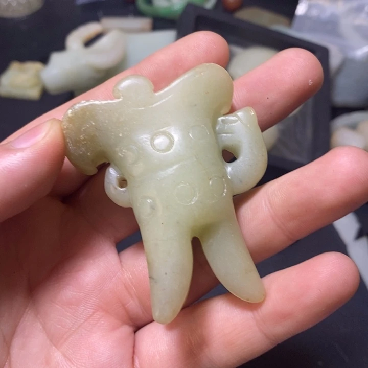 颈饰未镶嵌和田玉