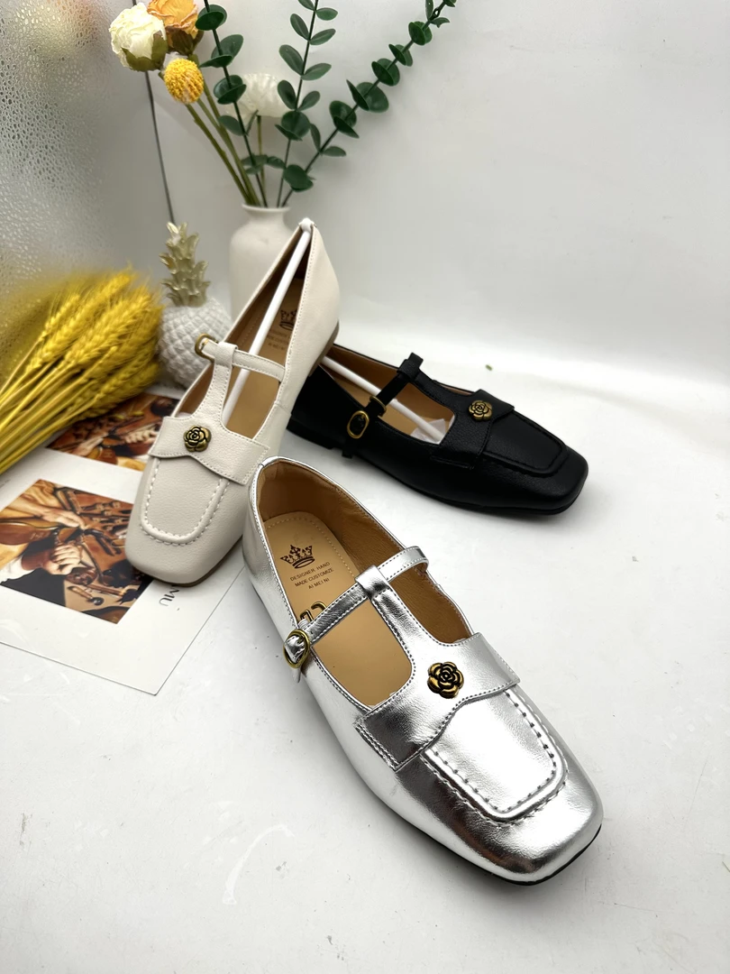 法式2025新款复古真皮一字扣玛丽珍山茶花平底单鞋英伦风小皮鞋女