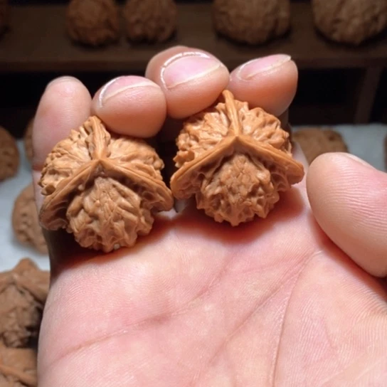 文玩核桃吊坠33三棱