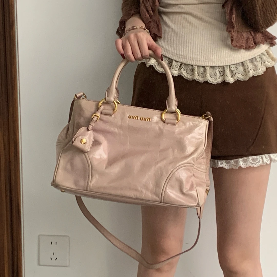 95新 MIU MIU/缪缪 miumiu樱花雪粉油蜡皮手提包