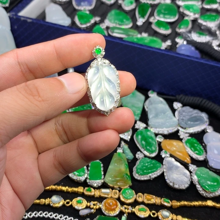 翡翠18K金镶嵌吊坠(不含链)