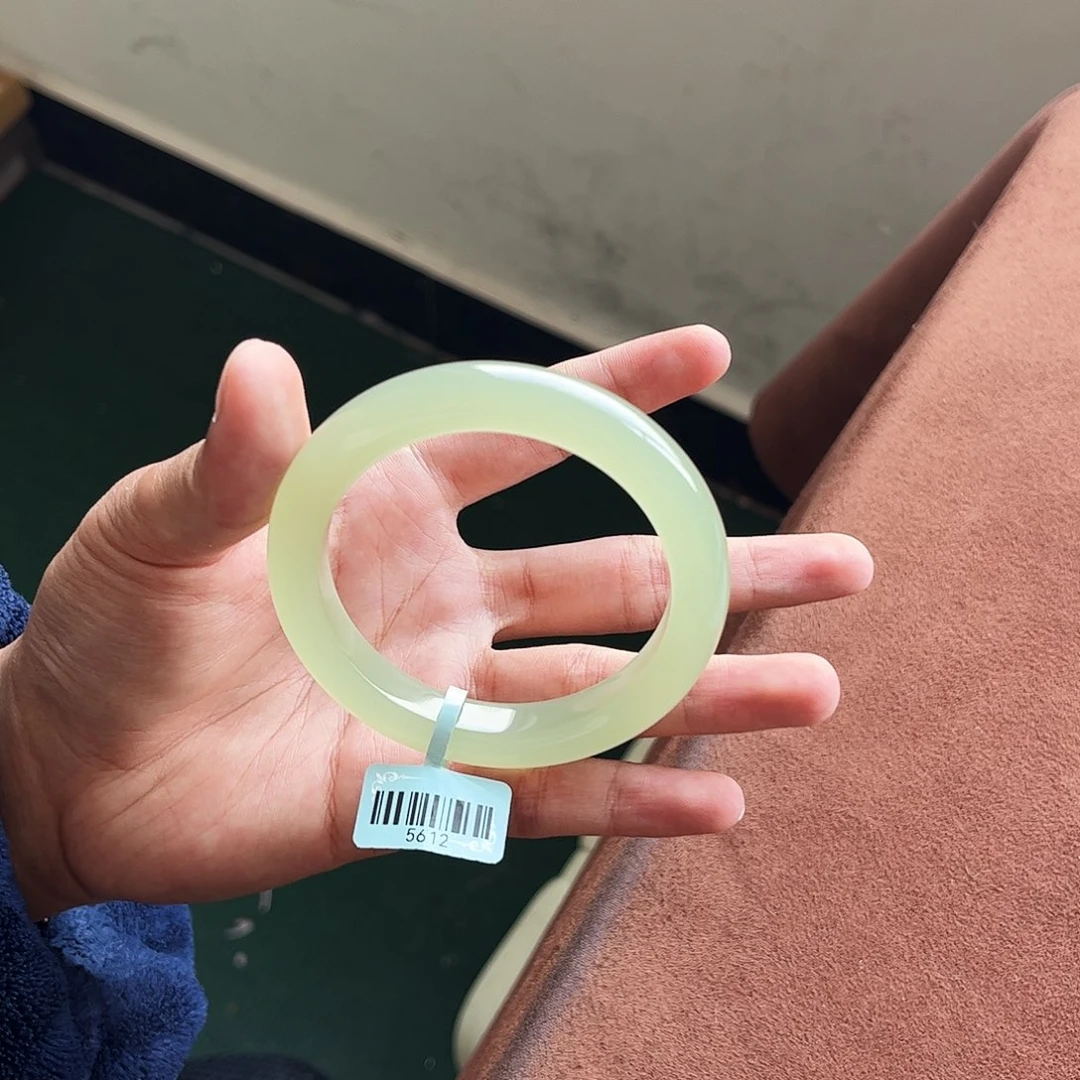 和田玉手镯未镶嵌八**你