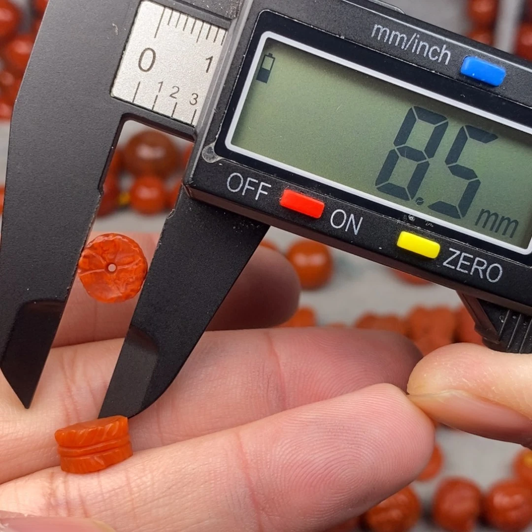 南红玛瑙配饰未镶嵌有瑕疵