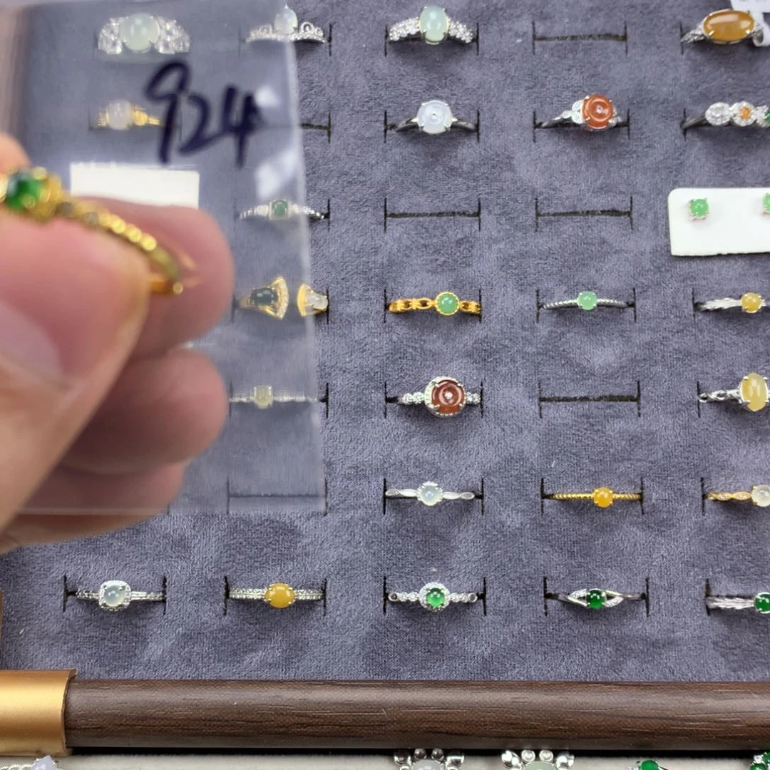 翡翠未镶嵌戒指924