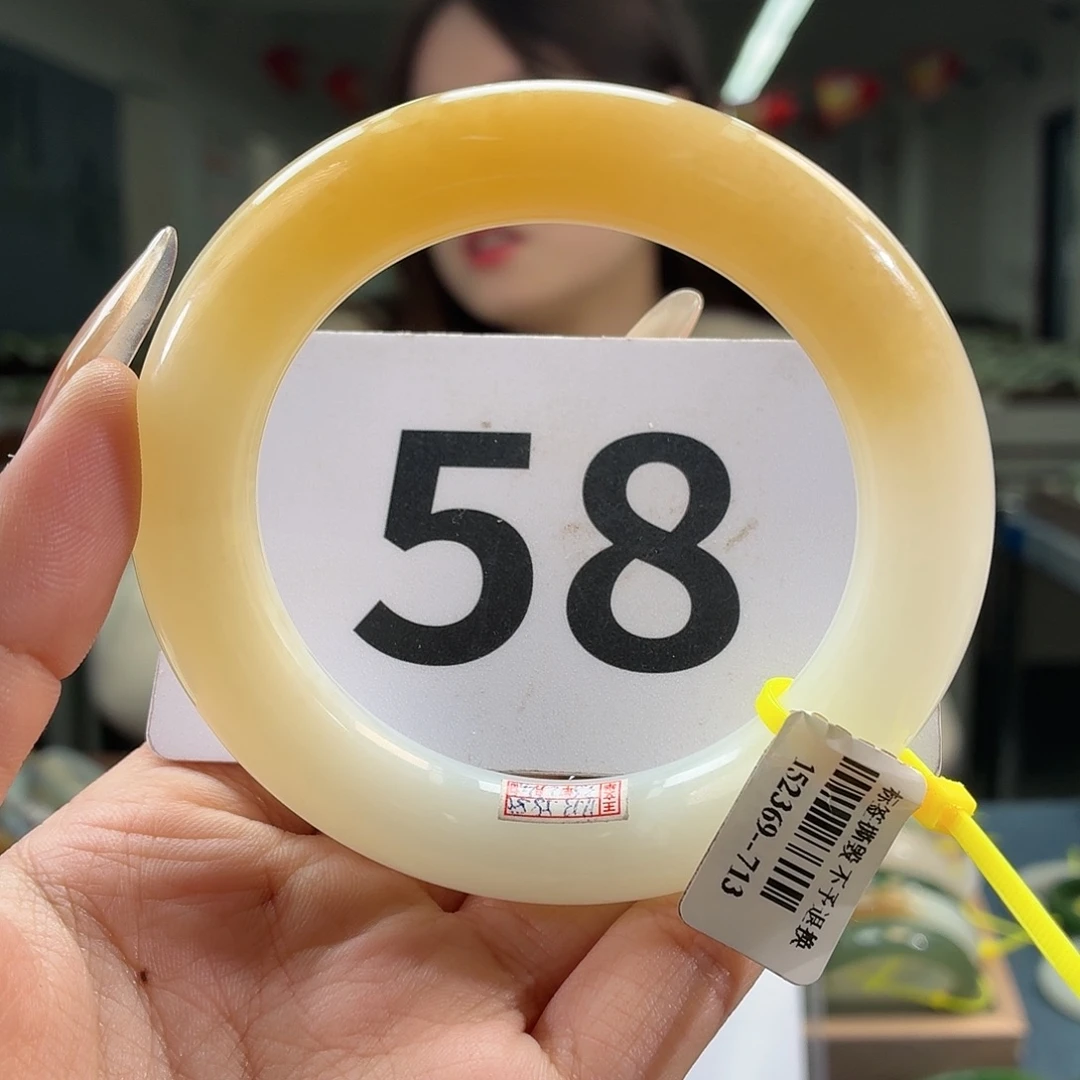 冷***语和田玉未镶嵌手镯