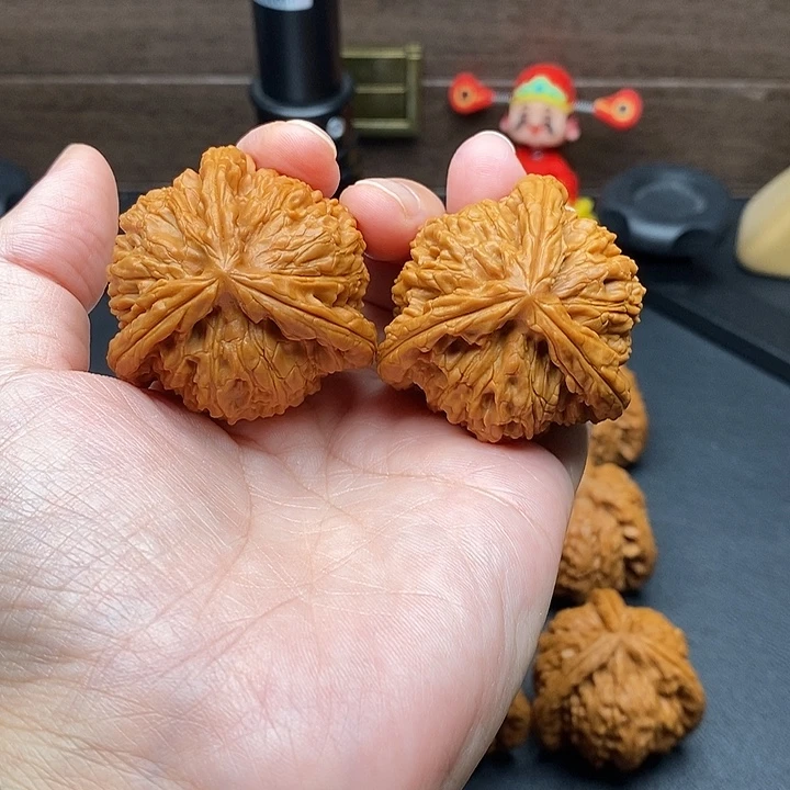 鸿****把件文玩核桃白奔
