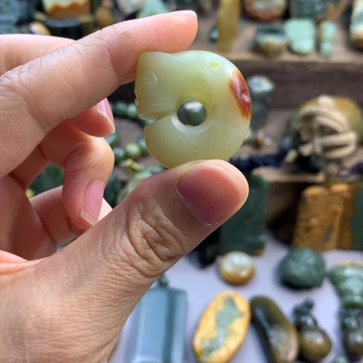 岫岩河磨玉（透闪石质玉）未镶嵌挂件喝*杯